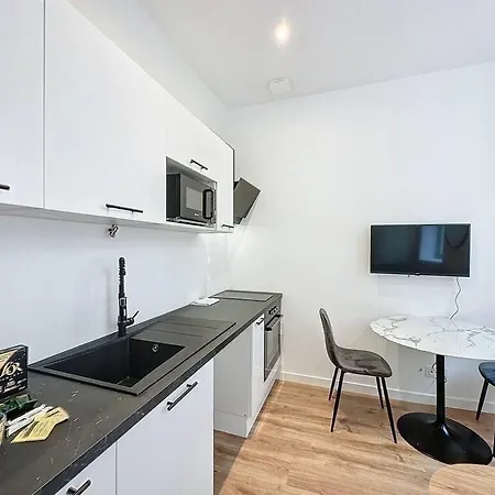 Cosy Studio, Centre Thomassin 3 *